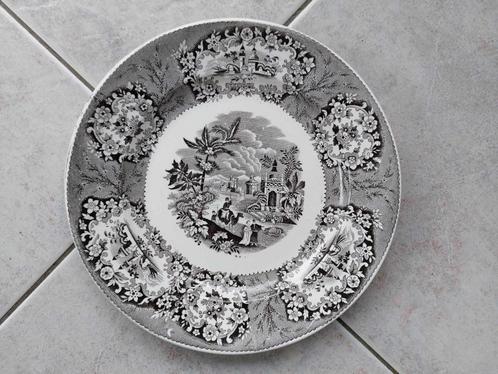 Societe Ceramique Maastricht bord Oriental grijs zwart., Antiek en Kunst, Antiek | Servies los, Ophalen