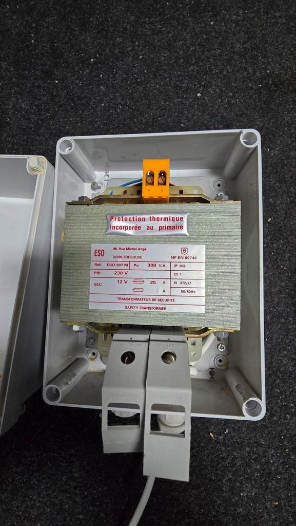 Transformator 300 VA, Doe-het-zelf en Verbouw, Elektra en Kabels, Ophalen of Verzenden