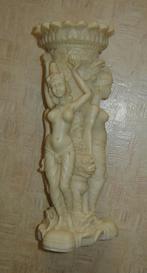 Ivorine vaas met 3 godinnen (imitatie ivoor), Antiek en Kunst, Ophalen of Verzenden
