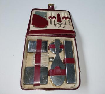 Vintage Toilettas, manicureset 12-delig, eind jaren '60 beschikbaar voor biedingen