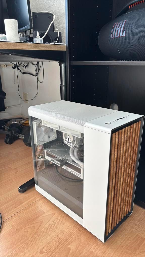 GOEDE DEAL! NIEUWE FRACTAL NORTH EN MOEDERBORD, Computers en Software, Desktop Pc's, Zo goed als nieuw, 4 Ghz of meer, Ophalen of Verzenden