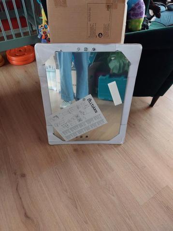 Nieuwe spiegel Ikea beschikbaar voor biedingen
