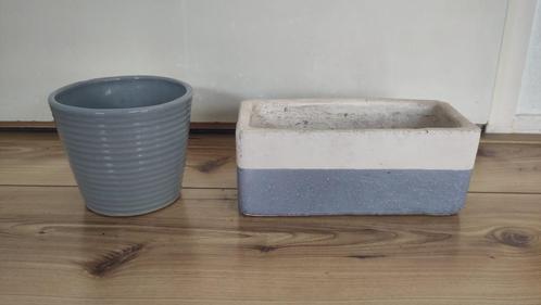Twee leuke bloempotjes, Tuin en Terras, Bloempotten, Gebruikt, Aardewerk, Binnen, Minder dan 40 cm, Minder dan 25 cm, Rond, Ophalen