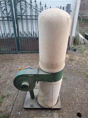 Hout afzuiging beschikbaar voor biedingen