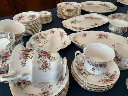 Royal Albert lavender Rose /foto’s op aanvraag.als nieuw, Verzamelen, Porselein, Kristal en Bestek, Zo goed als nieuw, Kop en/of schotel