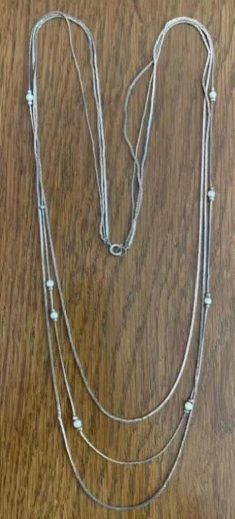 Zilverkleurige ketting met kleine pareltjes, drie 1 sluiting, Sieraden, Tassen en Uiterlijk, Kettingen, Zo goed als nieuw, Zilver