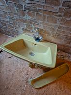 Vintage groene wastafel met planchet, Huis en Inrichting, Badkamer | Badkamermeubels, Minder dan 100 cm, Wasbak of Wastafel, 25 tot 50 cm