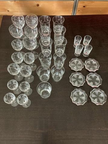 Antiek/ vintage gegraveerd kristal servies 30-delig beschikbaar voor biedingen