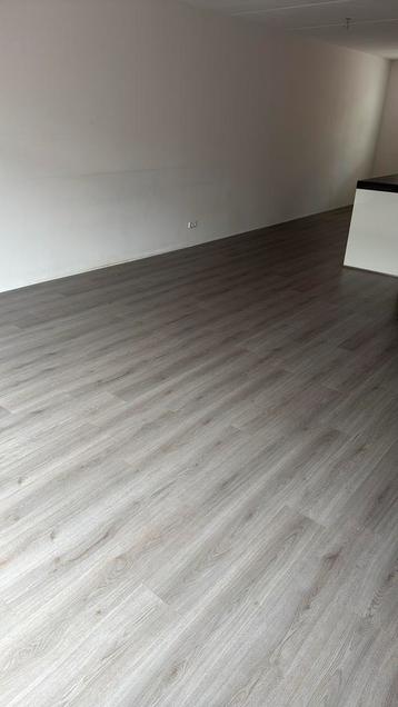 Laminaat vloer 105m2 ca | grijs  beschikbaar voor biedingen