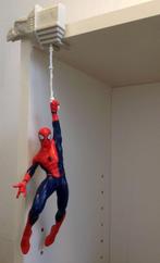 Marvel Spider-Man Hanging on Gargoyle hangend aan gargouille, Superheld, Beeldje of Figuurtje, Verzenden