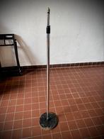 Vintage microfoon standaard ronde voet, Muziek en Instrumenten, Standaards, Ophalen, Gebruikt, Microfoon