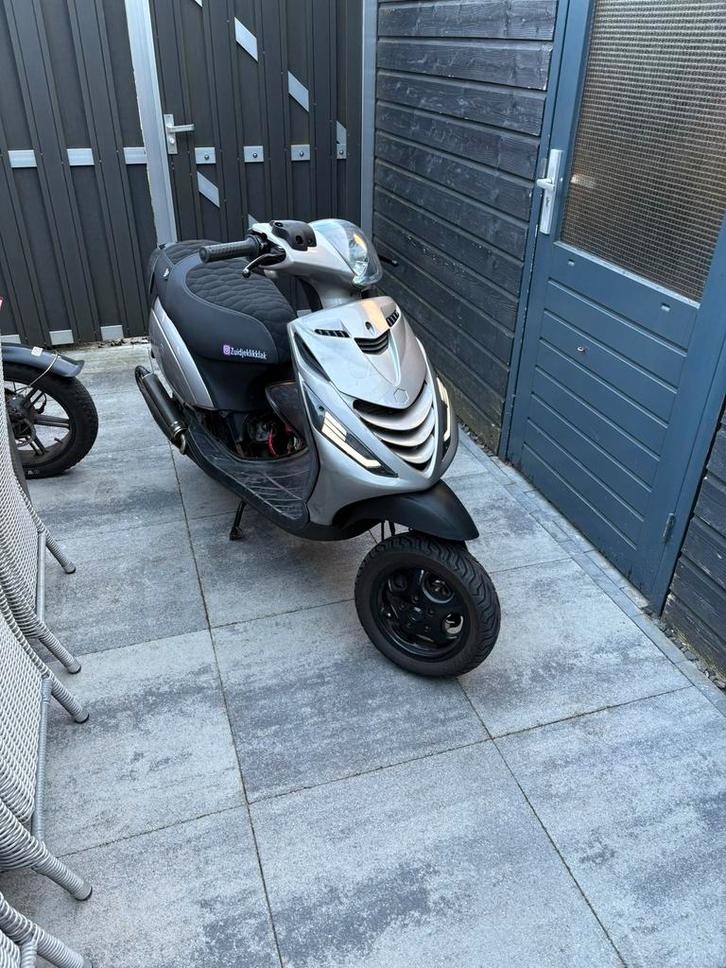 Zip 70cc watergekoeld, Fietsen en Brommers, Scooters | Piaggio, Gebruikt, Zip, Maximaal 45 km/u, Tweetakt, Ophalen of Verzenden