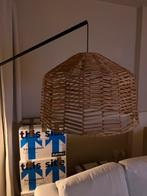 IKEA Staande Lamp met Rieten Kap - Zo Goed Als Nieuw, Huis en Inrichting, Lampen | Vloerlampen, Ophalen, Zo goed als nieuw, Hout