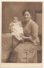 Foto - Portret van een onbekende Vrouw met Baby, Gebruikt, Foto, Ophalen of Verzenden, Voor 1940