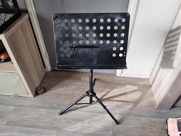 Muziekstandaard, lessenaar beschikbaar voor biedingen