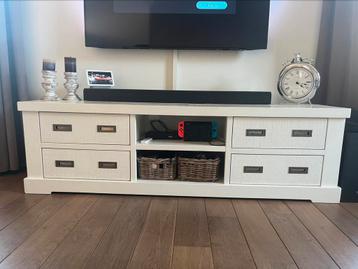Tv meubel dressoir beschikbaar voor biedingen