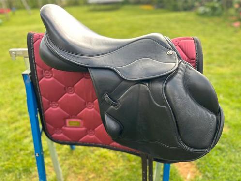 Award Storm springzadel 17,5 inch, Dieren en Toebehoren, Paarden en Pony's | Zadels, Zo goed als nieuw, Springen, Ophalen of Verzenden