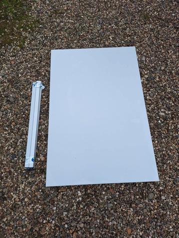 Eettafel  beschikbaar voor biedingen