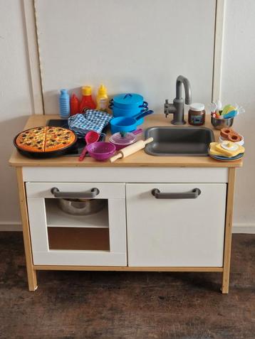 Ikea speelkeuken met heel veel extra's  beschikbaar voor biedingen