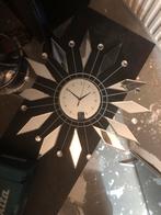 Moderne Wandklok met Spiegelaccenten, Huis en Inrichting, Woonaccessoires | Klokken, Ophalen of Verzenden, Zo goed als nieuw, Analoog