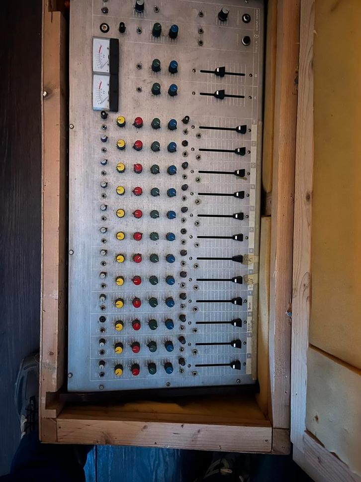 Eela ESM1202 Mengpaneel prijsdaling, Muziek en Instrumenten, Mengpanelen, Gebruikt, Ophalen of Verzenden