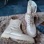 Boots creme lak 38, Kleding | Dames, Schoenen, Beige, Ophalen of Verzenden, Zo goed als nieuw