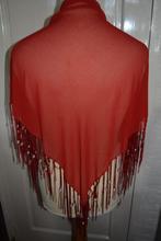 shawl, sjaal, prachtig driepunt rood shawltje met hoornschel, Ophalen of Verzenden, Zo goed als nieuw, Sjaal