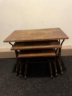 Set van drie houten tafeltjes, Ophalen