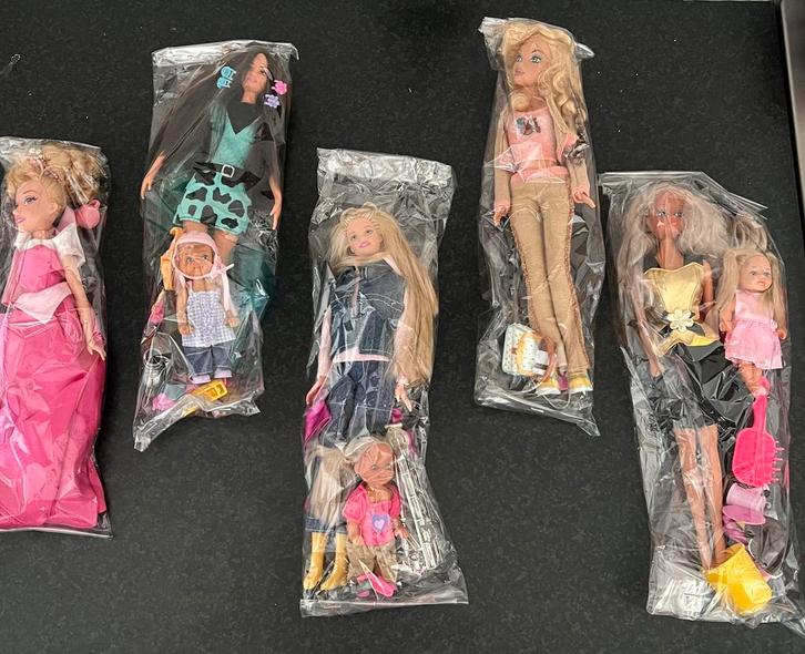 Barbie Poppen met Accessoires! Kleding etc, Kinderen en Baby's, Speelgoed | Poppen, Nieuw, Barbie, Ophalen