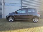 Renault Twingo 1.1 2010 Zwart, apk benzine auto, Auto's, Renault, Voorwielaandrijving, Twingo, 31 €/maand, 4 cilinders
