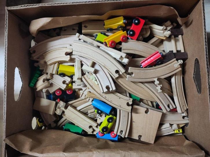 Houten spoorbaan met accessoires, brio ikea, Kinderen en Baby's, Speelgoed | Houten speelgoed, Gebruikt, Overige typen, Ophalen