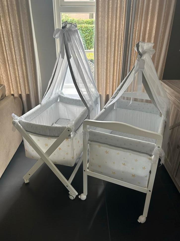 2 wiegjes van naïf  gebruikt voor tweeling, Kinderen en Baby's, Babywiegjes en Ledikanten, Zo goed als nieuw, Overige typen, Ophalen