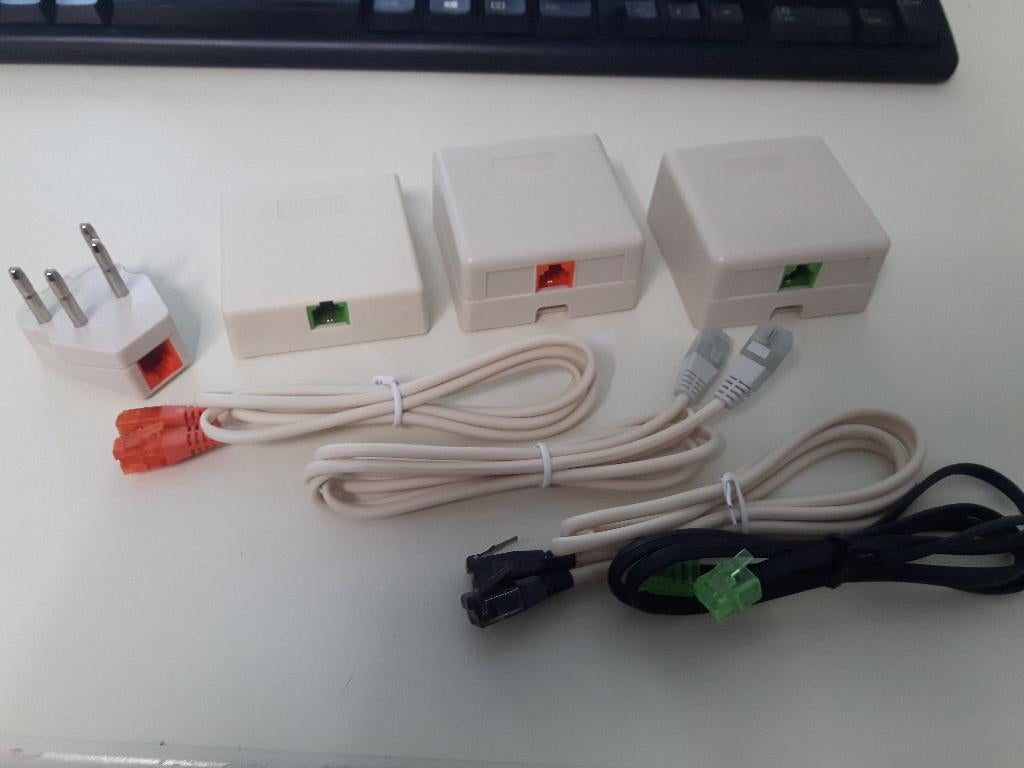 opbouwdozen en kabels netwerk- of telefonie, Ophalen of Verzenden, Zo goed als nieuw, Toebehoren