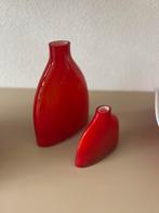 Twee Rode Glazen Vaasjes - als nieuw, Ophalen of Verzenden, Minder dan 50 cm, Rood, Glas