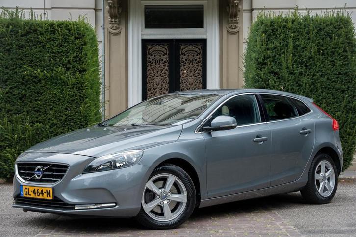 Volvo V40 2.0 T2 Momentum Parkeersensoren | Bluetooth | Crui, Auto's, Volvo, Bedrijf, Te koop, V40, ABS, Airbags, Airconditioning