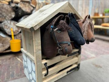 Stal hobbyhorse beschikbaar voor biedingen