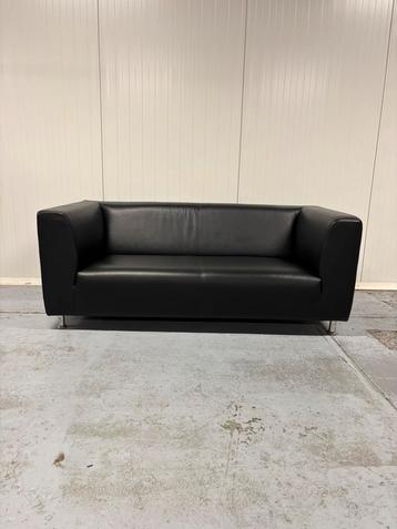 2-zits Montel bank beschikbaar voor biedingen