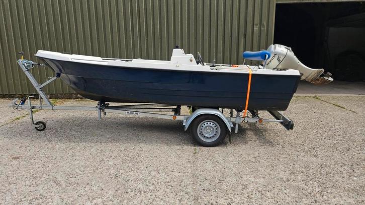 Mooie polyester boot met motor kanteltrailer (iets werk), Watersport en Boten, Motorboten en Motorjachten, Gebruikt, Polyester