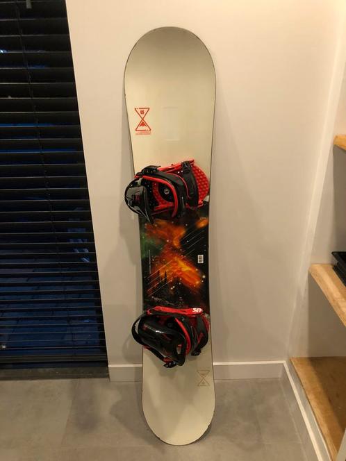 Burton Progress 152 cm Snowboard met Burton bindingen, Sport en Fitness, Snowboarden, Bindingen, Ophalen of Verzenden