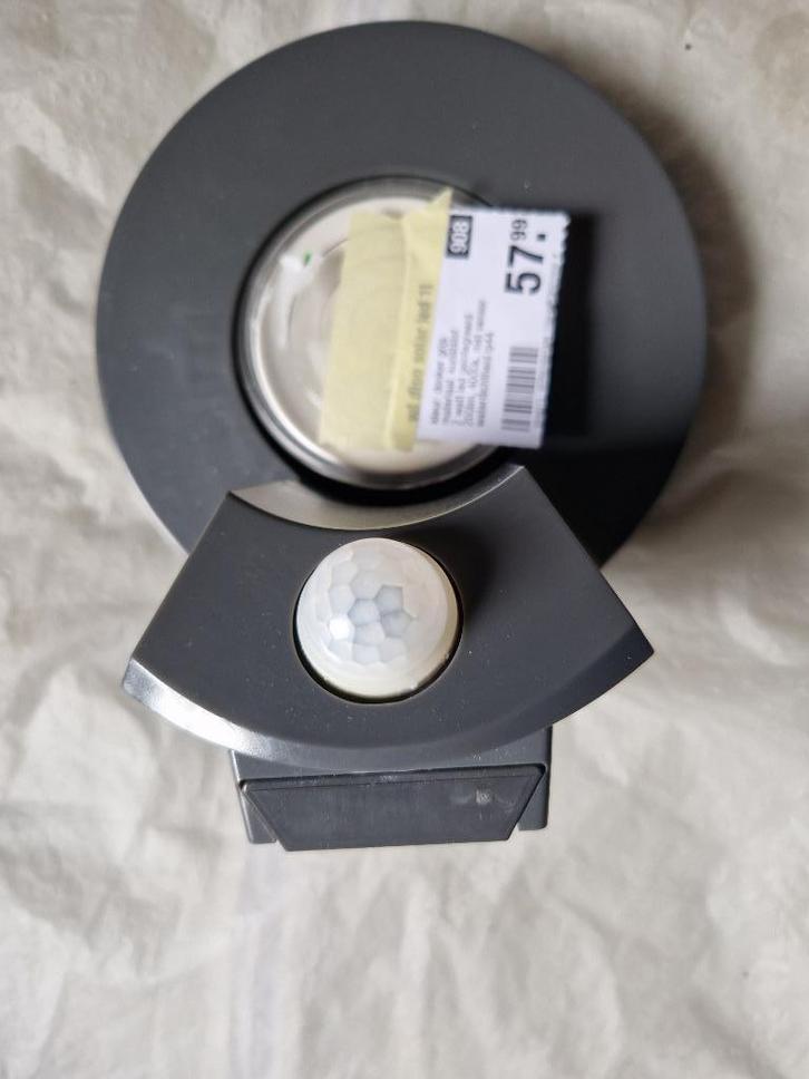 Lutec buiten wand solar lamp met sensor, nieuw, Huis en Inrichting, Lampen | Wandlampen, Nieuw, Ophalen of Verzenden