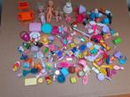 barbie spulletjes tasjes servies kroontjes, Verzamelen, Poppen, Gebruikt, Ophalen of Verzenden