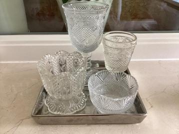 Groepje GESLEPEN GLAS: vaasjes, windlichtjes, notenschaaltje beschikbaar voor biedingen