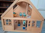 Houten poppenhuis inclusief inrichting en poppetjes, Ophalen, Gebruikt, Poppenhuis