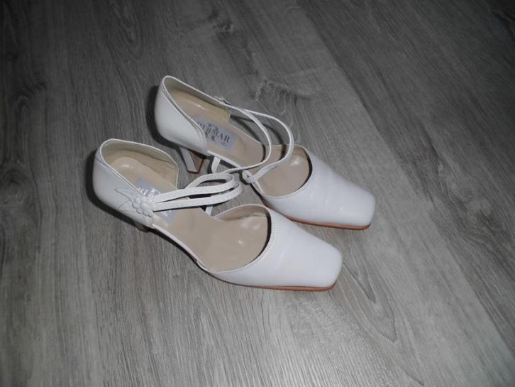 Super zacht leren ivoor kleurige trouwschoenen maat 39, Kleding | Dames, Trouwkleding en Trouwaccessoires, Nieuw, Schoenen, Wit