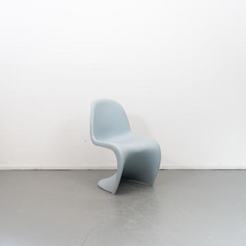 1 Vitra Verner Panton Chair baby Blue beschikbaar voor biedingen