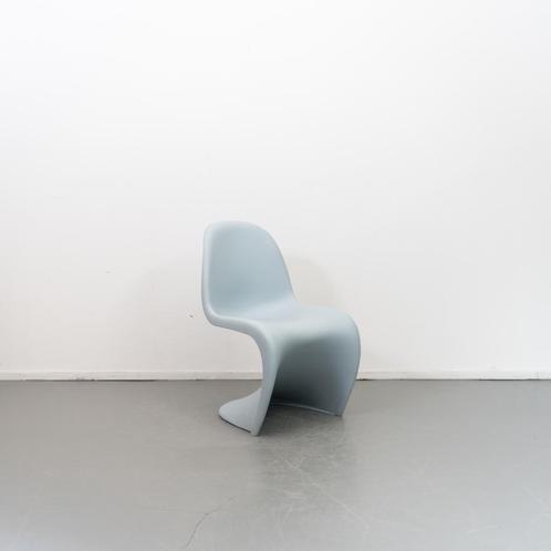 1 Vitra Verner Panton Chair baby Blue, Huis en Inrichting, Stoelen, Zo goed als nieuw, Kunststof