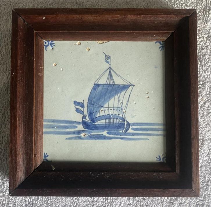 Antieke tegel scheepjes tegel in antieke lijst, Antiek en Kunst, Antiek | Wandborden en Tegels, Ophalen of Verzenden