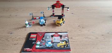 LEGO Disney Cars 2 - 8206: Tokyo Pitstop (compleet!) beschikbaar voor biedingen