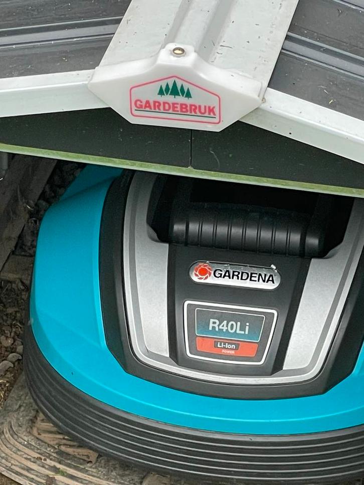 Robotmaaier Gardena, Tuin en Terras, Robotmaaiers, Zo goed als nieuw, Minder dan 20 cm, Ophalen of Verzenden