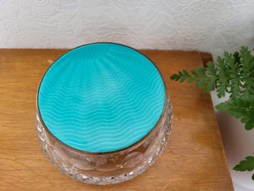 Art deco guilloche emaille deksel op geslepen glas pot beschikbaar voor biedingen